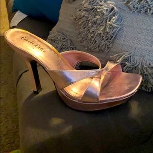 Ladi Like Heels